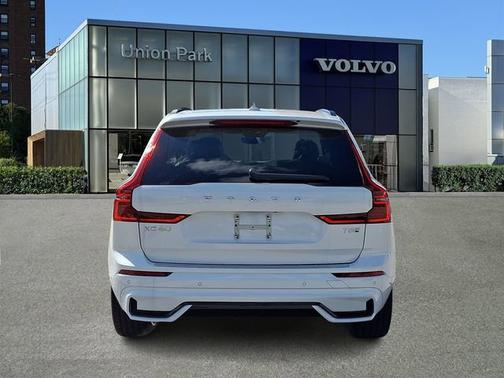Crystal White Metallic 2026 Volvo XC60 Plug-In Hybrid Ultra