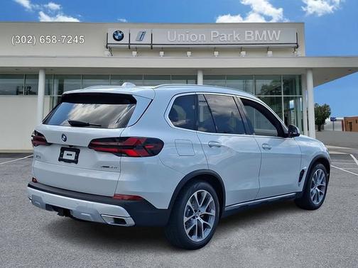 Mineral White Metallic 2026 BMW X5 xDrive40i