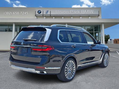 Black Sapphire Metallic 2027 BMW X7 xDrive40i