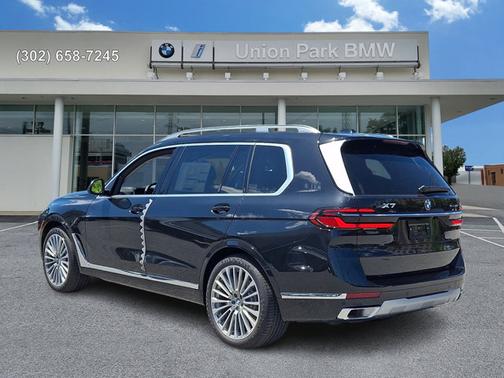 Black Sapphire Metallic 2027 BMW X7 xDrive40i