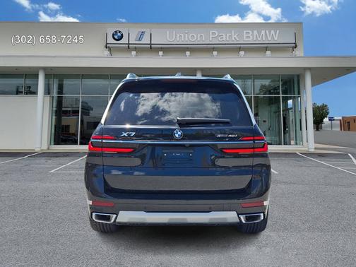 Black Sapphire Metallic 2027 BMW X7 xDrive40i