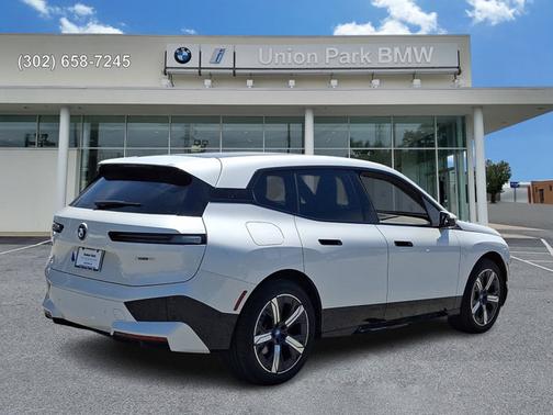Mineral White Metallic 2024 BMW iX xDrive50