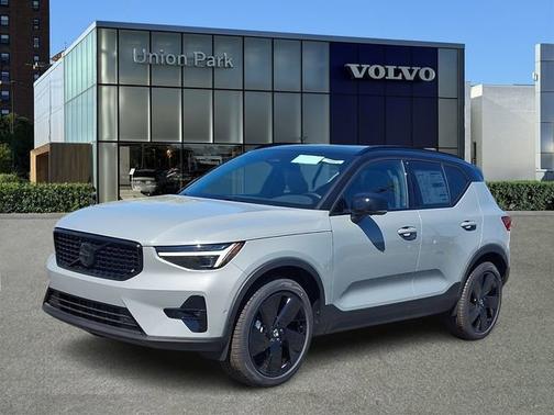 Vapour Grey Metallic 2026 Volvo XC40 Ultra Black Edition