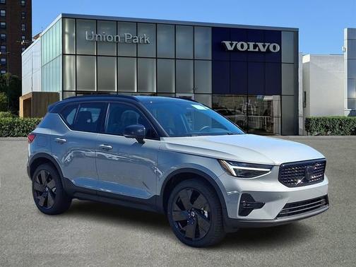 Vapour Grey Metallic 2026 Volvo XC40 Ultra Black Edition