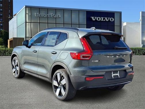 2026 Volvo EX40 Plus