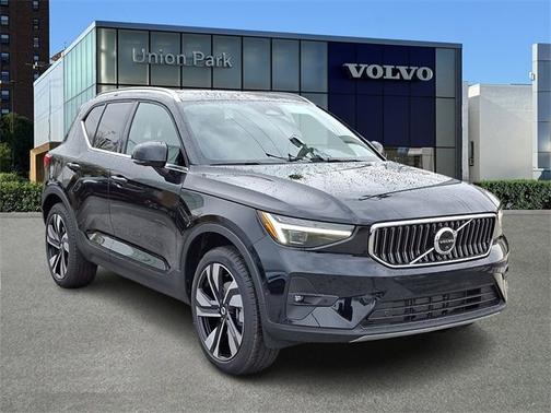 2025 Volvo XC40 Ultra Bright Theme