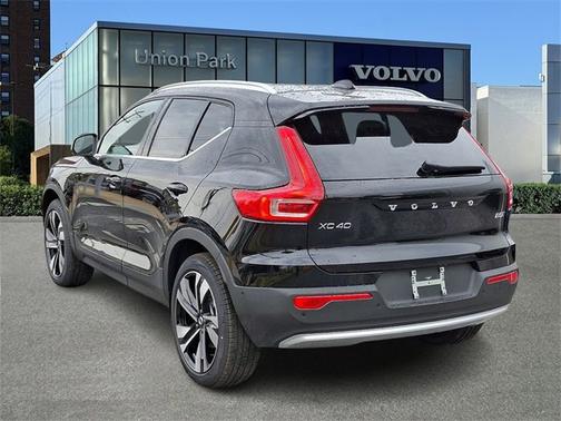2025 Volvo XC40 Ultra Bright Theme