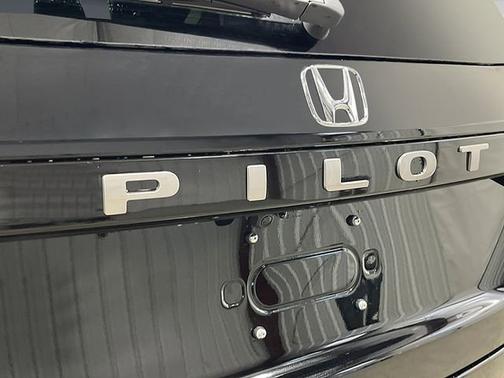 Crystal Black Pearl 2026 Honda Pilot EX-L