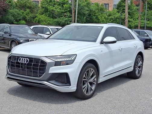 2023 Audi Q8 Premium Plus