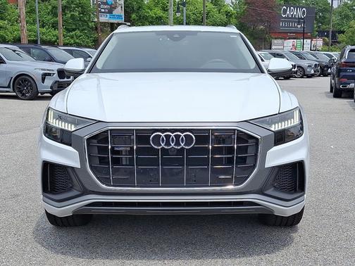 2023 Audi Q8 Premium Plus