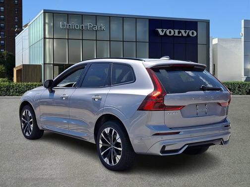 Aurora Silver 2026 Volvo XC60 Plug-In Hybrid Plus