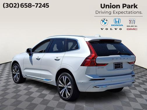 Crystal White Metallic 2023 Volvo XC60 Plus Bright Theme