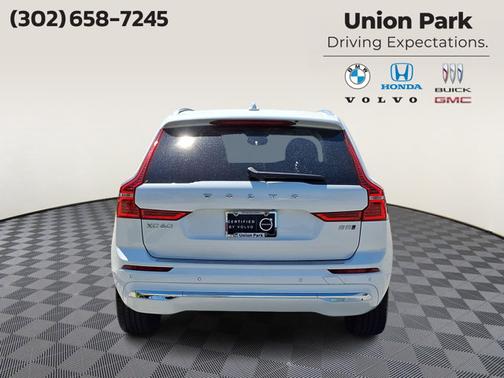 Crystal White Metallic 2023 Volvo XC60 Plus Bright Theme