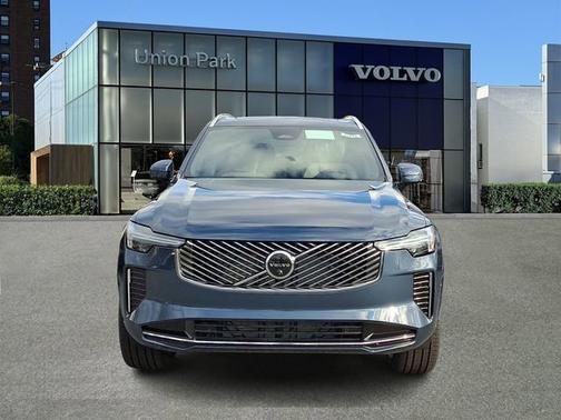 2026 Volvo XC90 Plus