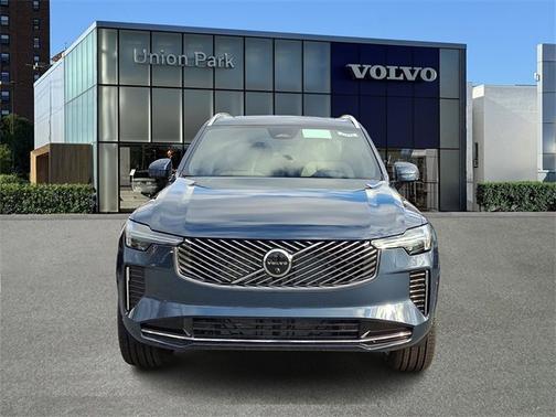 2026 Volvo XC90 Plus