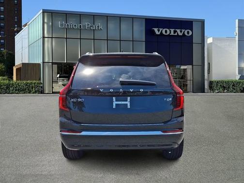 Onyx Black Metallic 2026 Volvo XC90 Plug-In Hybrid Ultra