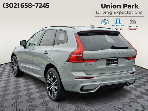 2024 Volvo XC60 Plus Dark Theme