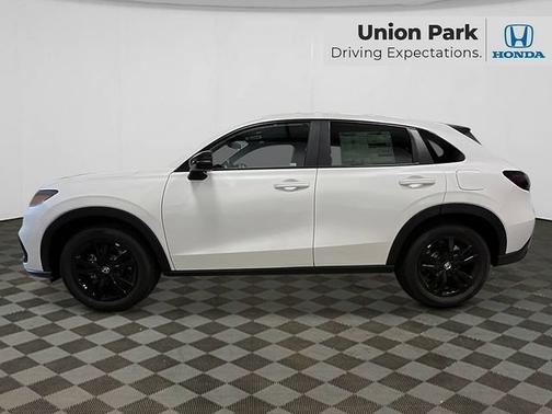 Platinum White Pearl 2027 Honda HR-V Sport