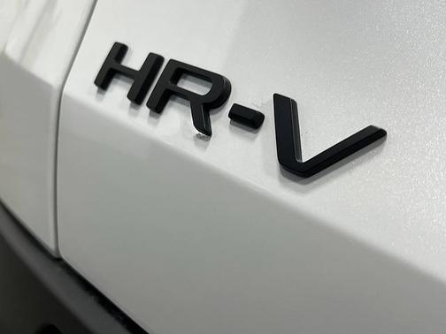 Platinum White Pearl 2027 Honda HR-V Sport