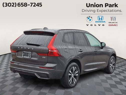 2024 Volvo XC60 Core Dark Theme