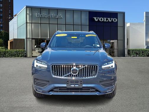 2022 Volvo XC90 Momentum