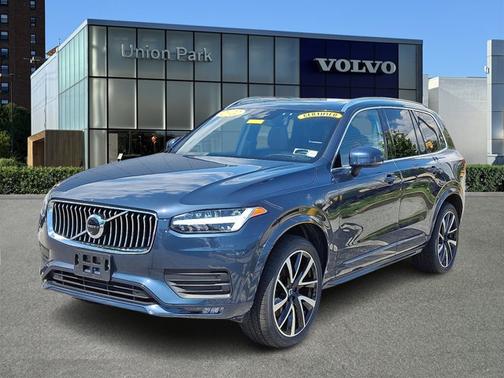 2022 Volvo XC90 Momentum