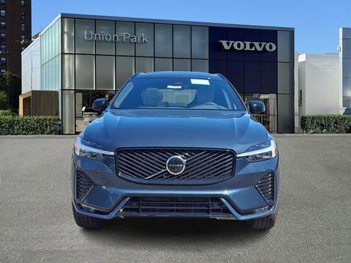 Denim Blue Metallic 2026 Volvo XC60 Plus