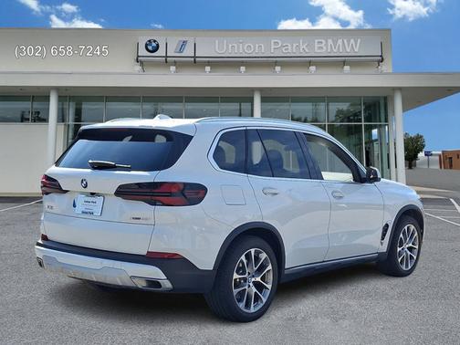 Alpine White 2024 BMW X5 xDrive40i