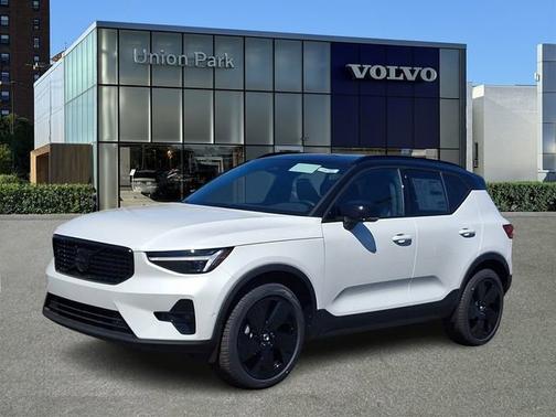 Crystal White 2026 Volvo XC40 Ultra Black Edition