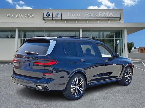Carbon Black Metallic 2027 BMW X7 xDrive40i