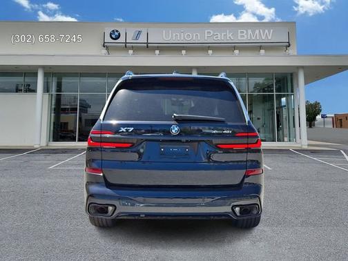 Carbon Black Metallic 2027 BMW X7 xDrive40i