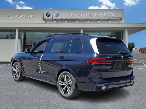 Carbon Black Metallic 2027 BMW X7 xDrive40i