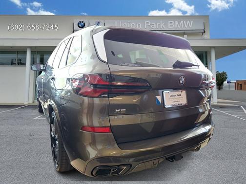 Manhattan Green Metallic 2026 BMW X5 M60i