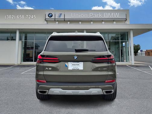 Manhattan Green Metallic 2025 BMW X5 xDrive40i