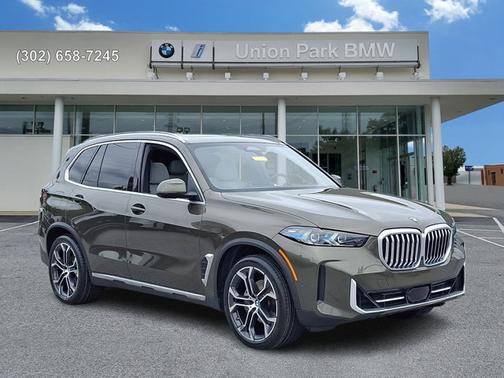 Manhattan Green Metallic 2025 BMW X5 xDrive40i