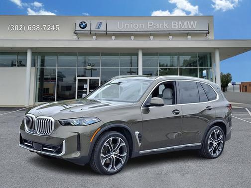 Manhattan Green Metallic 2025 BMW X5 xDrive40i