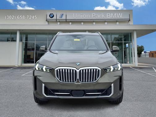 Manhattan Green Metallic 2025 BMW X5 xDrive40i