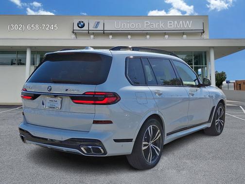 2025 BMW X7 M60i