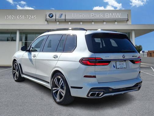 2025 BMW X7 M60i