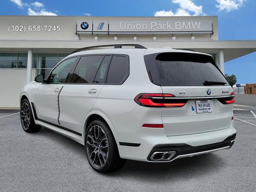 2025 BMW X7 M60i