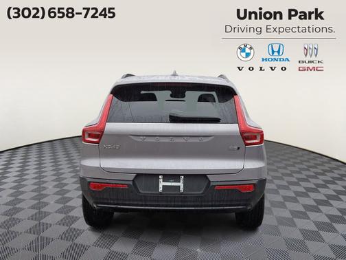 2026 Volvo XC40 Core