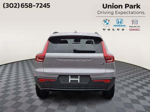 2026 Volvo XC40 Core