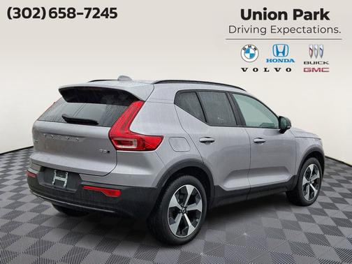 2026 Volvo XC40 Core
