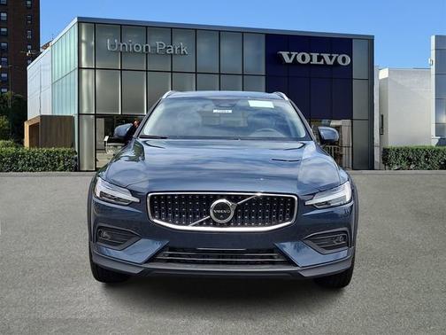 Denim Blue Metallic 2026 Volvo V60 Cross Country Plus