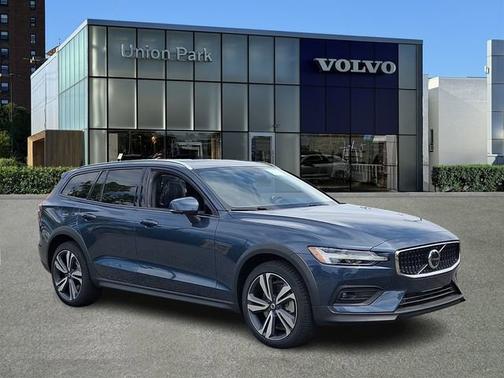 Denim Blue Metallic 2026 Volvo V60 Cross Country Plus