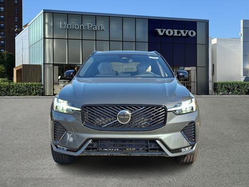 Forest Lake 2027 Volvo XC60 Core