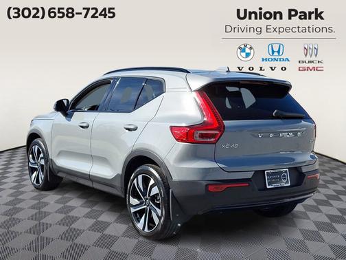 2024 Volvo XC40 Ultimate Dark Theme