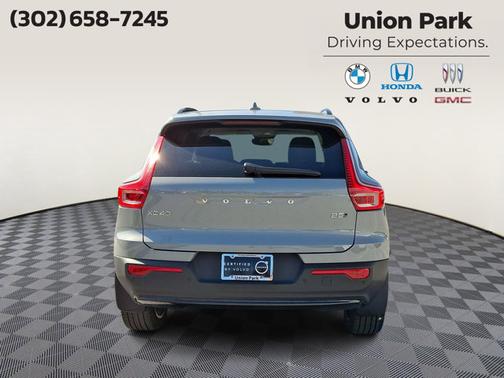 2024 Volvo XC40 Ultimate Dark Theme