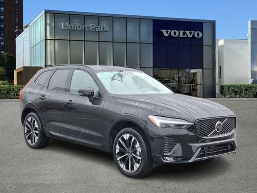 Onyx Black Metallic 2026 Volvo XC60 Plus