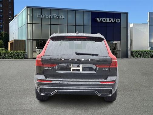2026 Volvo XC60 Plus